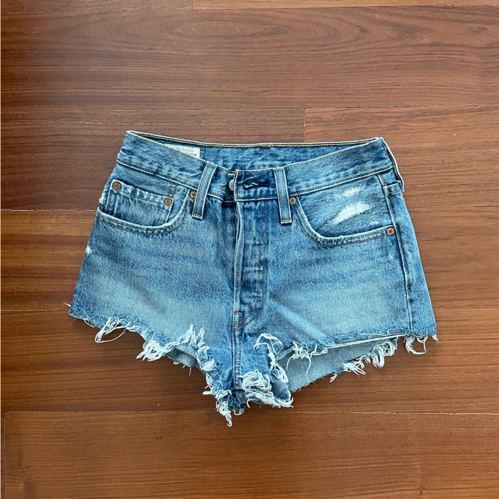 Levi’s 501 shorts. Size 26